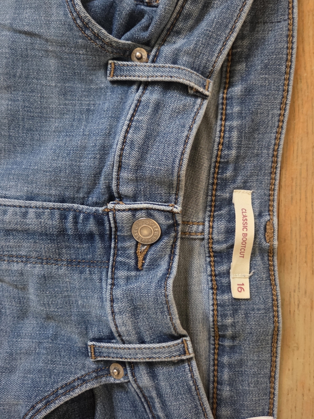 Size 16 Levi's Classic Bootcut Jeans